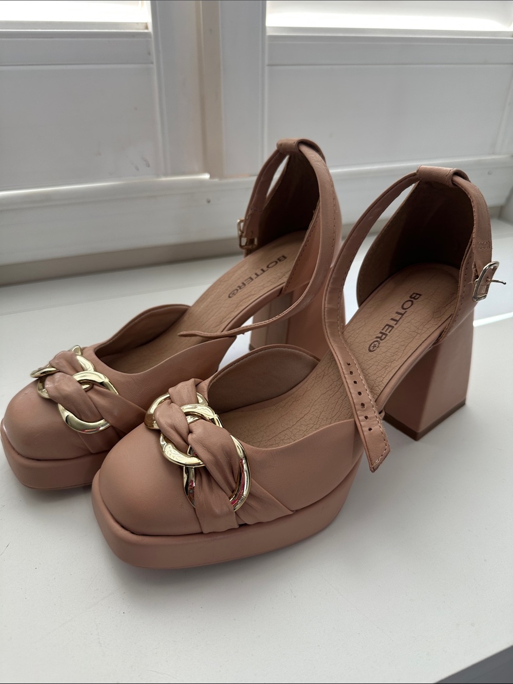 Bottero like-new Chunky Block Heel Platform Pumps are gorgeous!